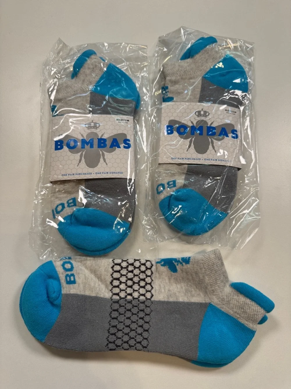Bombas NWT Unisex Tri-Color BLU/DKGRY/GRY 3PR SZ: Medium